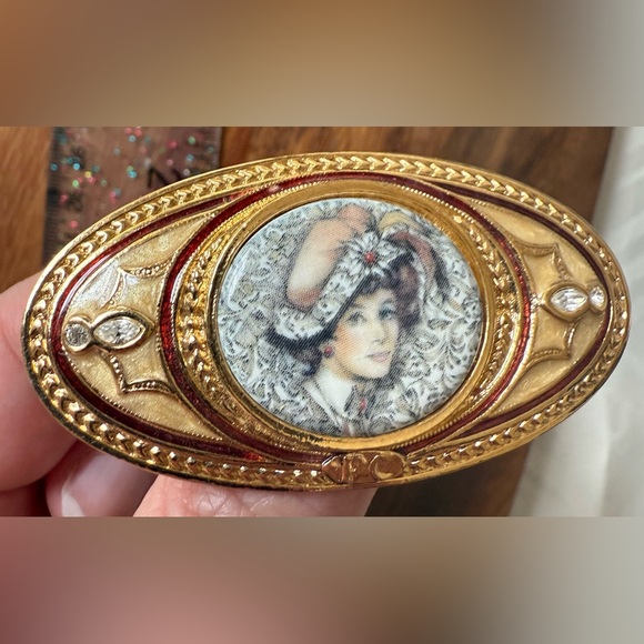 Avon Jewelry - Avon President’s Club Special Edition Lady Cameo Brooch Pin